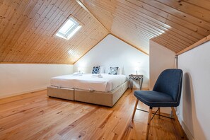 Strykejern/-brett, internettilgang og sengetøy