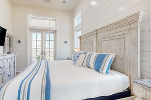 5 bedrooms, iron/ironing board, internet, bed sheets