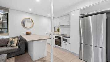 Villa 3 | 私人廚房 | 大型雪櫃/冰箱、微波爐、焗爐、爐具