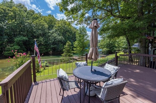 Keoweenie Lake Side Cottage