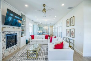 Televisie en een open haard