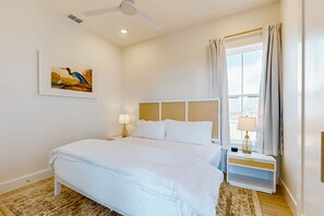 5 habitaciones, tabla de planchar con plancha, internet y ropa de cama 