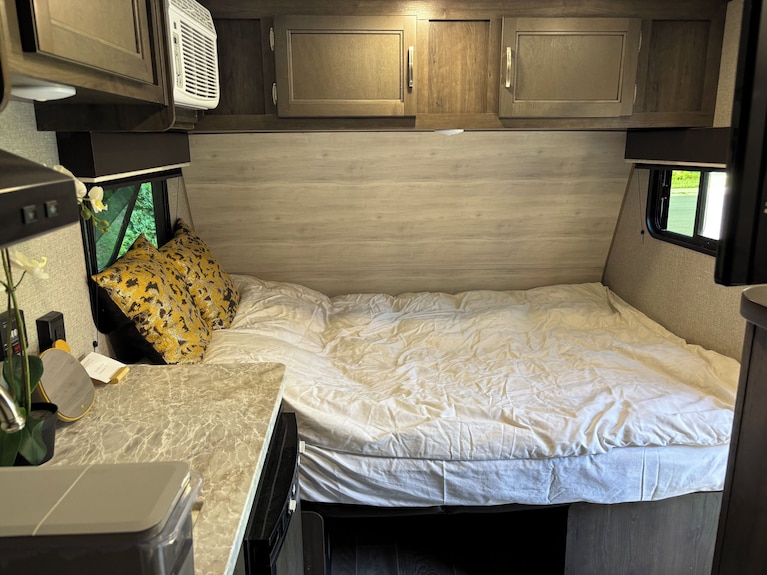 New Trailer With Queen Bed, Air-con In Aldergrove, Safe &Quiet, Privacy - Abbotsford