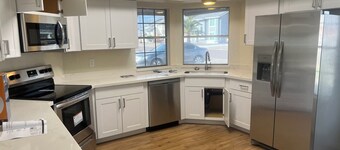 Charming fully remodeled  home with fenced pool in beautiful Peoria