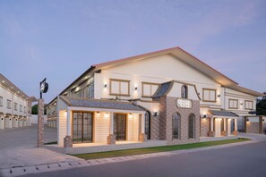 المنشأة من الخارج