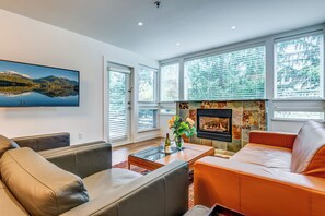 Smart TV, fireplace - Acer Vacations | Clean Modern 2 Bedroom | Pool | Ski-in/Out | Greystone Lodge (Whistler)