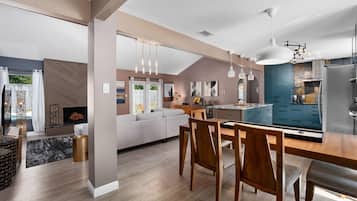 Comfort House, Balcony, Garden View | Private kitchen | Electric kettle, toaster