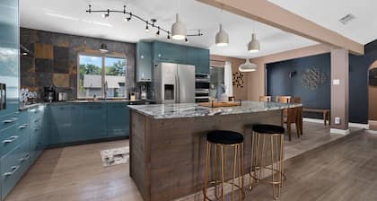 Sinatra Fun 5BD Home Huge Pool Game Room