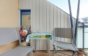 Outdoor dining - Nice apartment in Saint-Malo with WiFi (Saint-Malo)