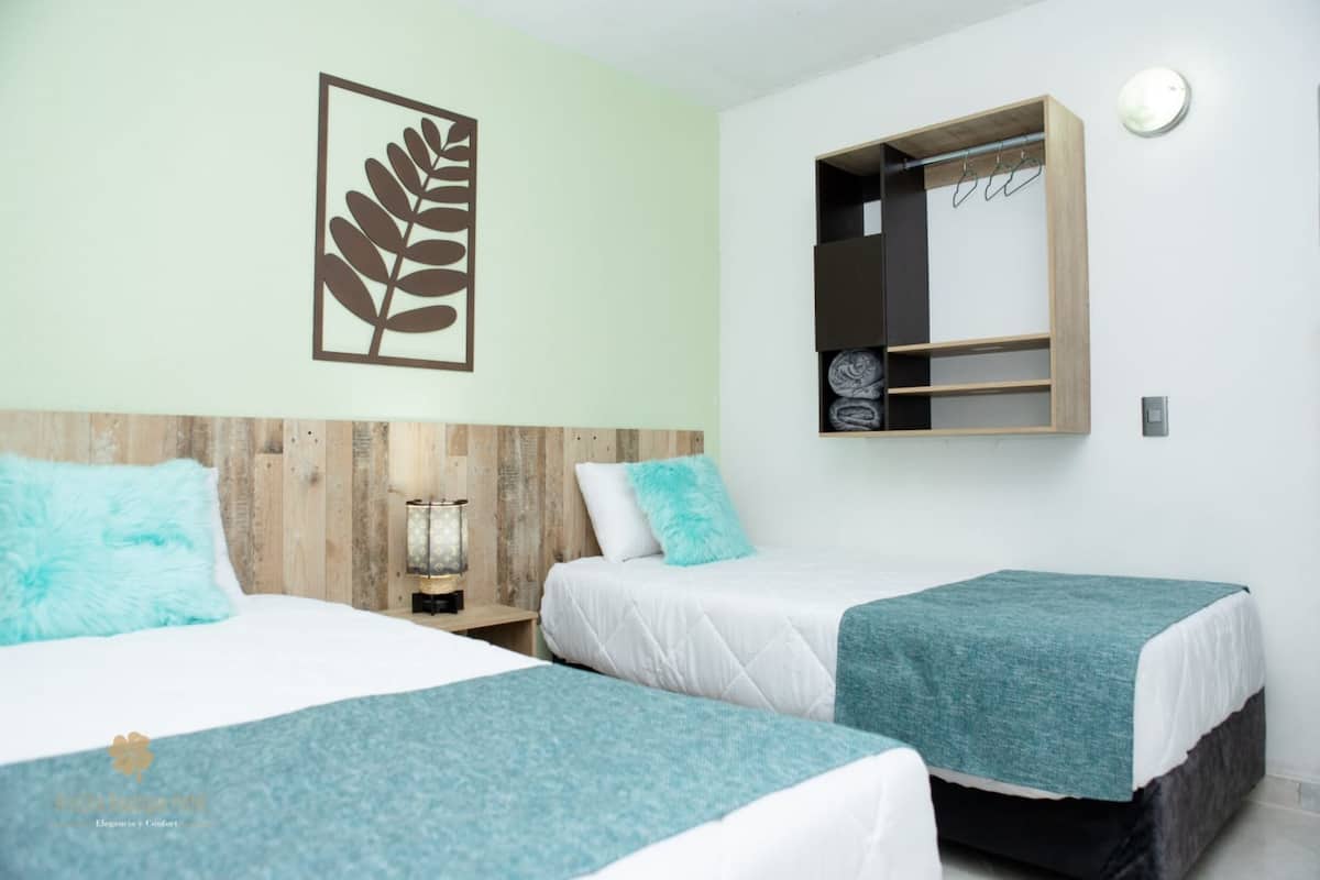 Comfort-Zweibettzimmer | Zimmersafe, Bügeleisen/Bügelbrett, kostenloses WLAN