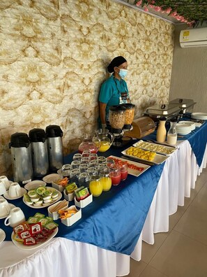 Free daily buffet breakfast  - ArisSha Boutique Hotel (Cali)