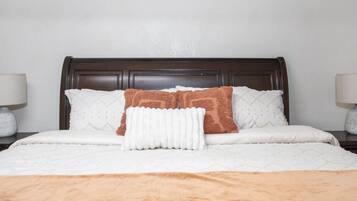 Bureau, fer et planche Ă  repasser, Wi-Fi, draps fournis