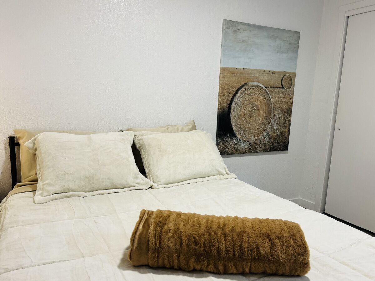 2 Schlafzimmer, Schreibtisch, Bügeleisen/Bügelbrett, Reisekinderbett