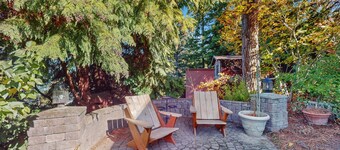 Stunning Home, Breathtaking  Views,  w/ Hot Tub, WIFI, & Two Kids Play Areas!