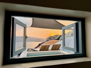 Interior - 'Little Rock Villa'. Fall in love with the most breathtaking location in Oia (Oia)