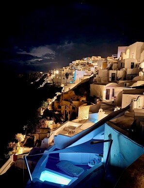Exterior - 'Little Rock Villa'. Fall in love with the most breathtaking location in Oia (Oia)