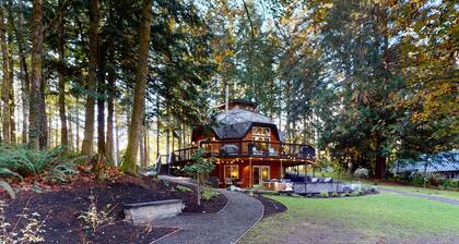 Unique waterfront home with sauna, hot tub, and washer & dryer