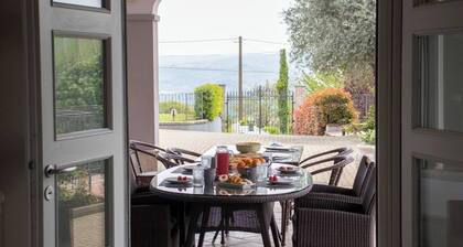 Imposant: Villa Magna mit Pool und Park - Weinregion Langhe