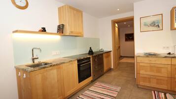 Kühlschrank, Ofen, Herdplatte, Geschirrspüler