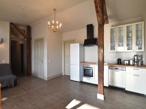 Réfrigérateur, four, plaque de cuisson, lave-vaisselle