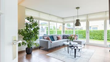 Een televisie en een dvd-speler