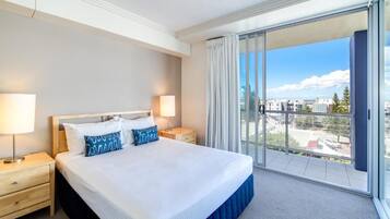 Appartement, 3 chambres | Décor unique, ameublement unique, rideaux d’obscurcissement