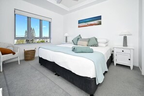 Appartement, 2 chambres | Décor unique, ameublement unique, rideaux d’obscurcissement