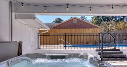 Columbus Oasis: Pool, Hot Tub & Family Fun!