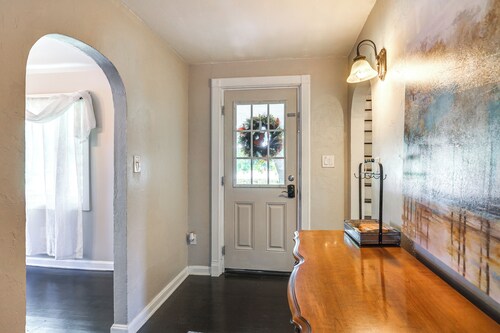 Large Yard & Fire Pit: Pet-Friendly Ravenna Home!