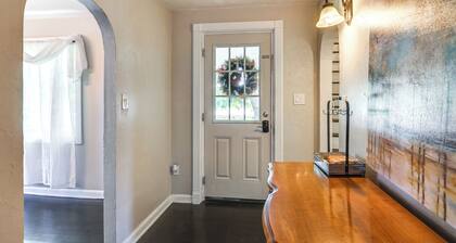 Large Yard & Fire Pit: Pet-Friendly Ravenna Home!