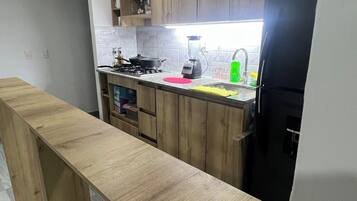 Fridge, stovetop, electric kettle, blender