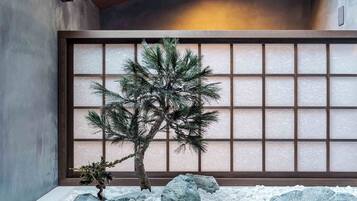 Traditional House, 3 Bedrooms, Non Smoking, Kitchen | Bathroom | Combined shower/bathtub, rainfall showerhead, free toiletries