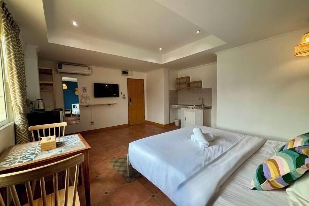 Free WiFi, bed sheets