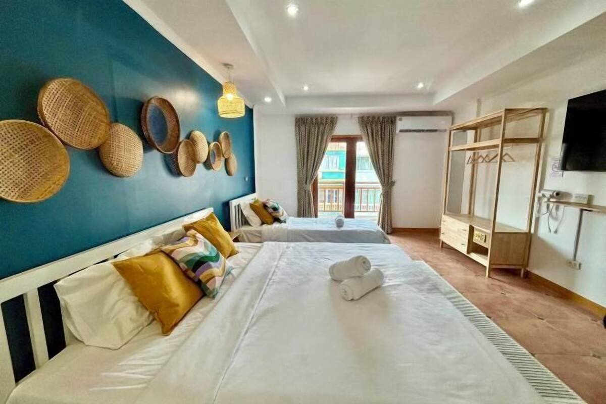 Free WiFi, bed sheets