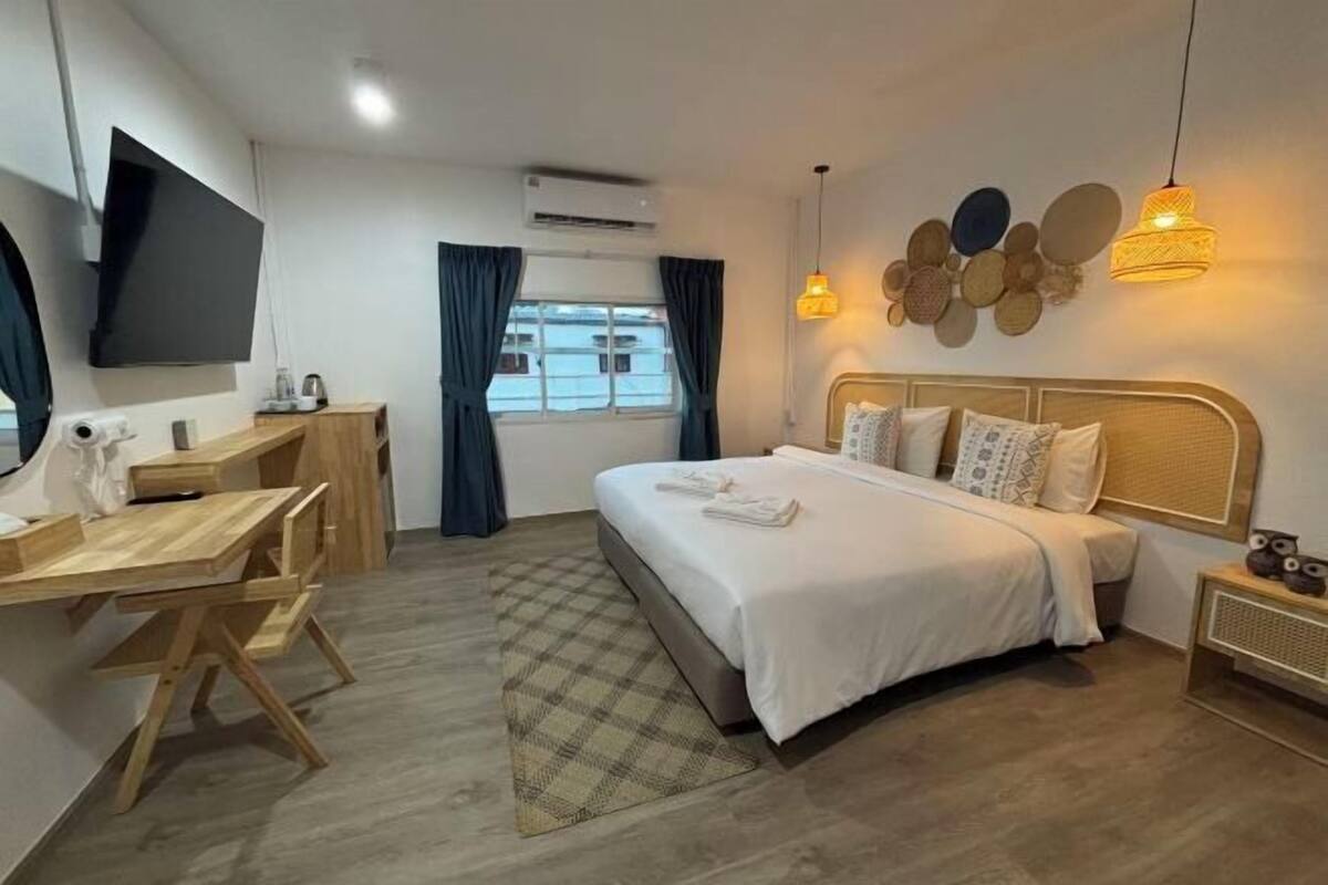 Free WiFi, bed sheets