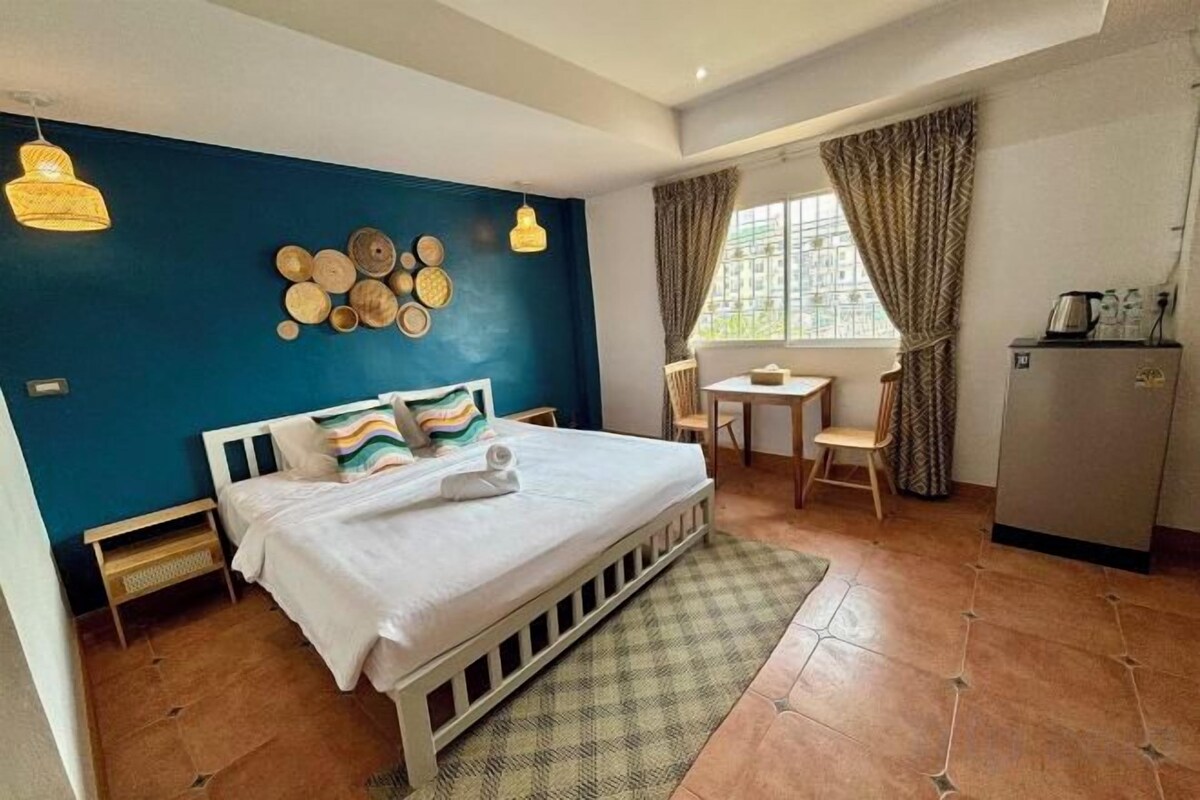 WiFi (free), bed sheets