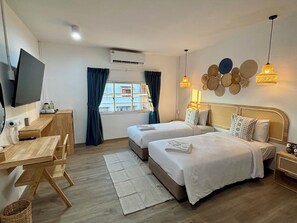 Premier Twin Room | Free WiFi, bed sheets - Charm Hostel at Jomtien (Pattaya)