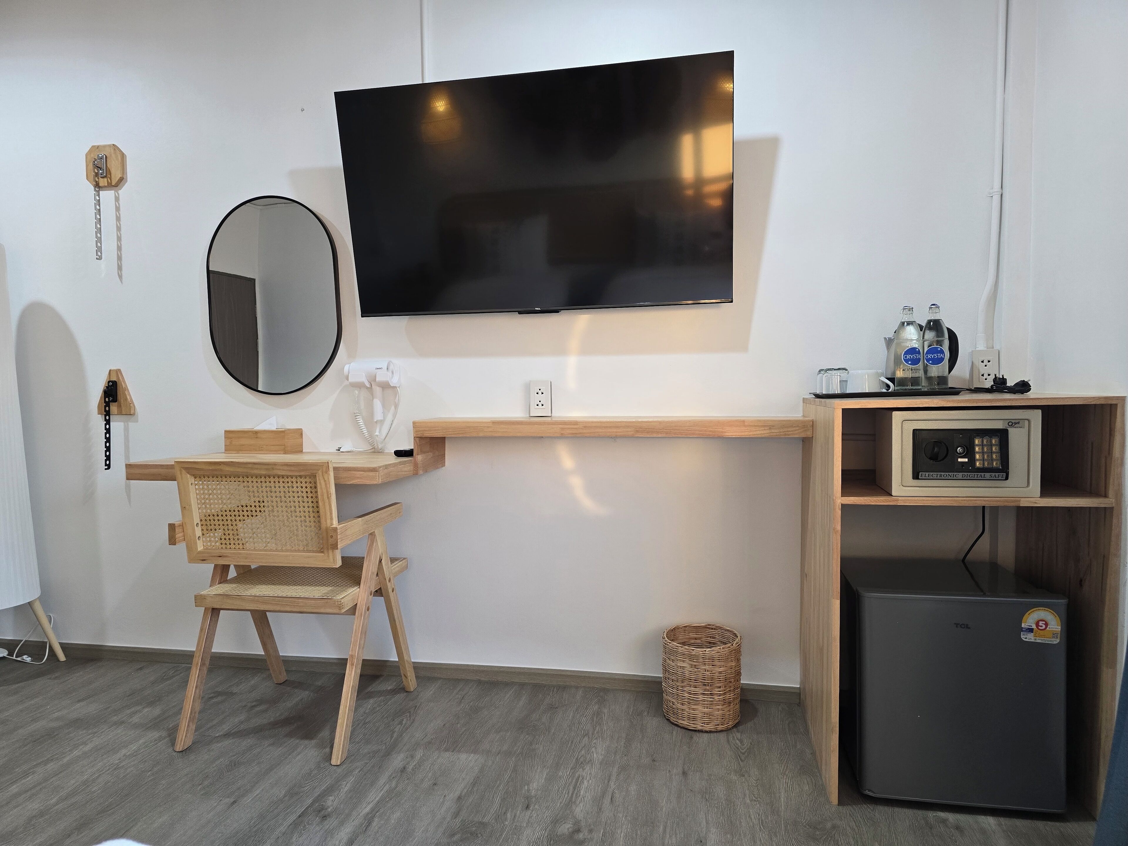 Free WiFi, bed sheets