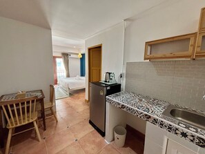 Studio B | Bếp riêng | Tủ lạnh, ấm điện 