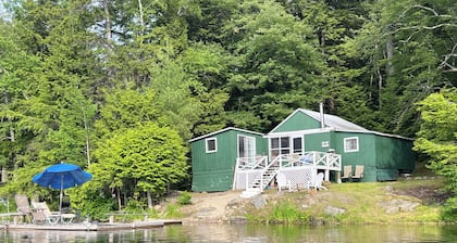 Lakefront Cabin in Beautiful, Quiet Location
