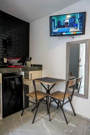 Unclassified image, 4 of 14, button - Charming Private Studio for Two, Invoicing (San Luis Potosí)