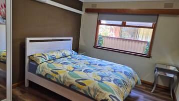 3 bedrooms, iron/ironing board, WiFi, bed sheets