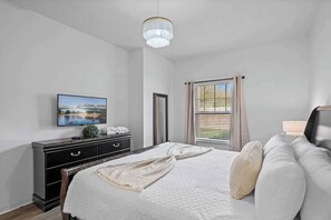 3 chambres, fer et planche à repasser, lit de bébé portatif, Wi-Fi