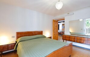 4 chambres, fer et planche à repasser, lit parapluie, Wi-Fi gratuit