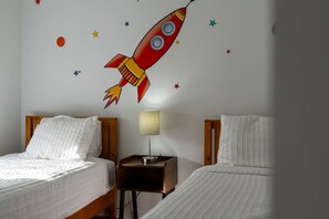 3 bedrooms, iron/ironing board, free WiFi