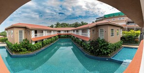 Indoor pool, outdoor pool - Sampige Resort (Mangaluru)