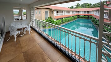 Standardzimmer, Nichtraucher, Poolblick | Balkon