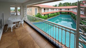 Standard Room, Non Smoking, Pool View | Egyptian cotton sheets, premium bedding, down duvets, memory-foam beds