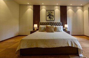 Egyptian cotton sheets, premium bedding, down duvets, memory-foam beds - Sampige Resort (Mangaluru)