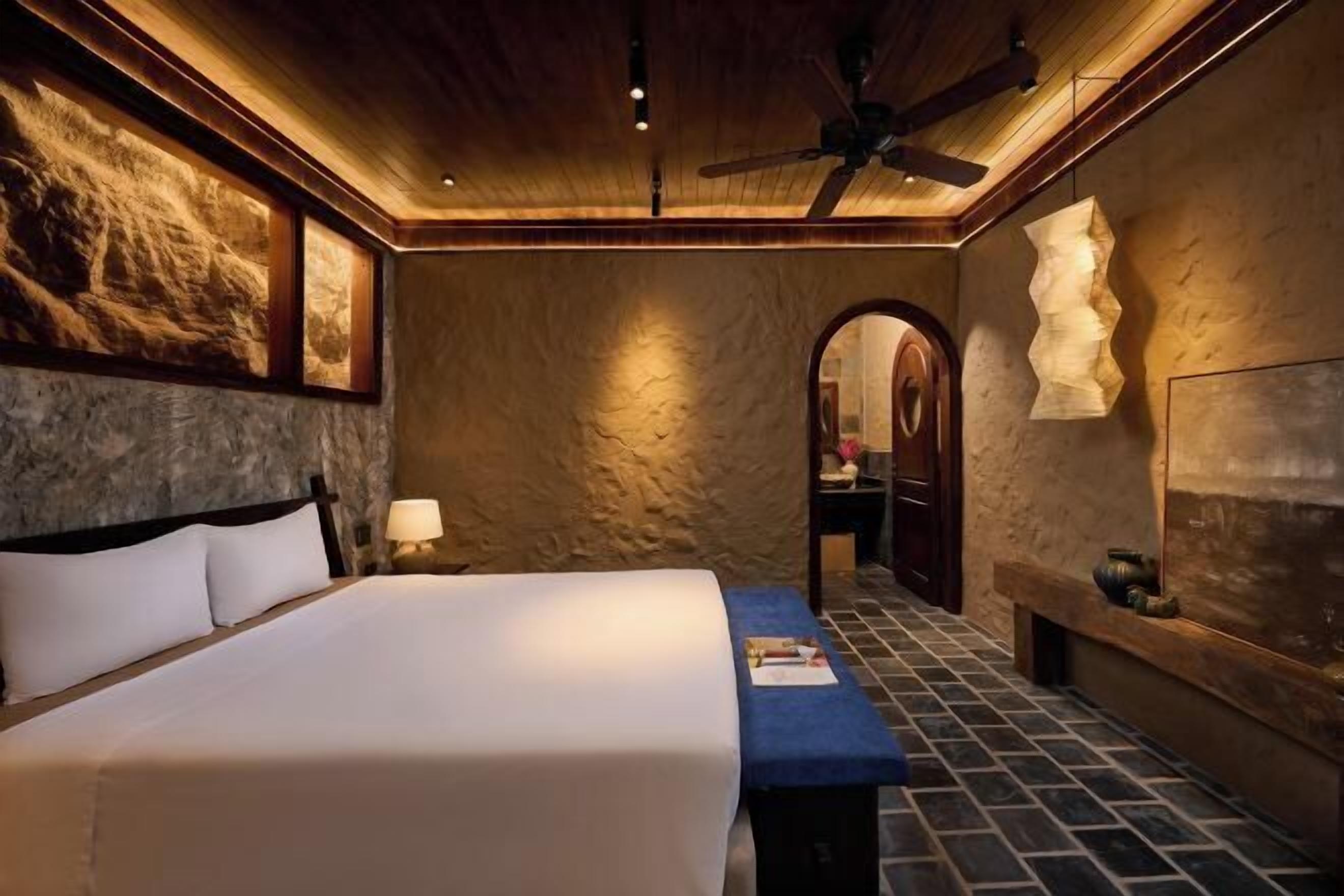 Premium bedding, minibar, desk, soundproofing